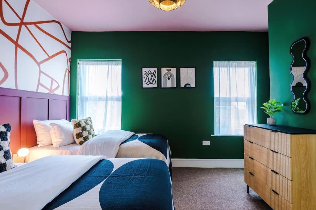 Modern 4-bedroom In *